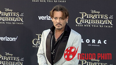 Đá Johnny Depp khỏi 