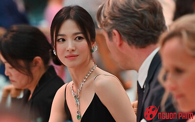 Song Hye Kyo được một nam diễn viên công khai bày tỏ tình cảm